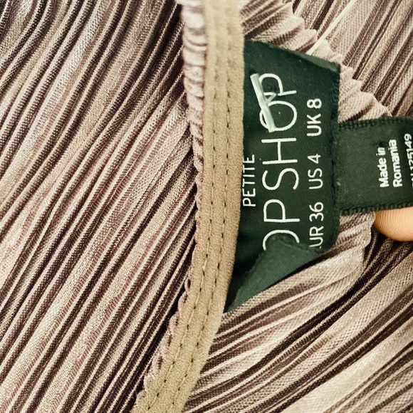 Beautiful Silky Flowy Tank! - Picture 3 of 4